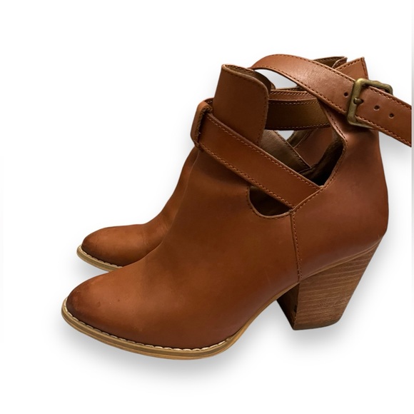 REBA Shoe boots ko size 6.5 - Picture 4 of 8